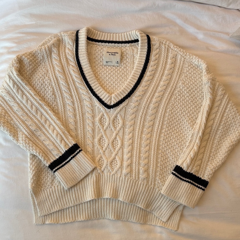 Abercrombie & Fitch Cable Knit Sweater size M